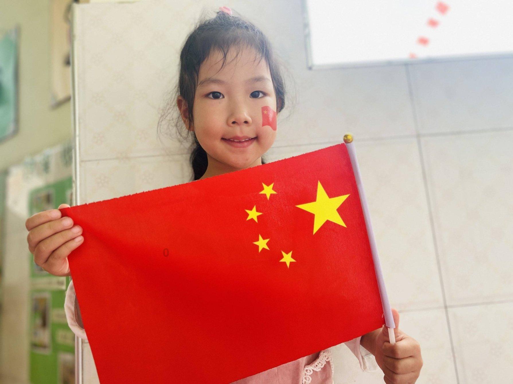 和前男友分手之后变成了好朋友，聊天的时候感觉比在一起时更自然话题也更多了，根本没有所谓的尴尬和隔阂游戏画面