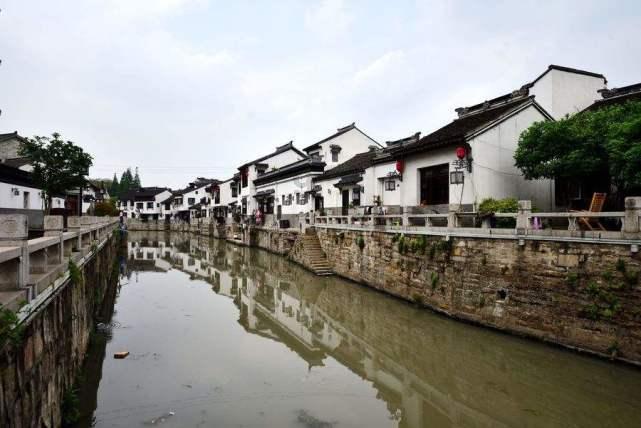逃离废弃的建筑